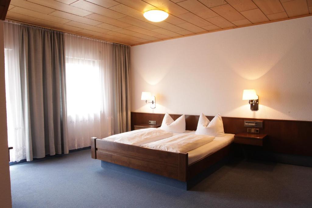 Hotel-Restaurant Zum Kirschbaum Rottendorf Exteriör bild